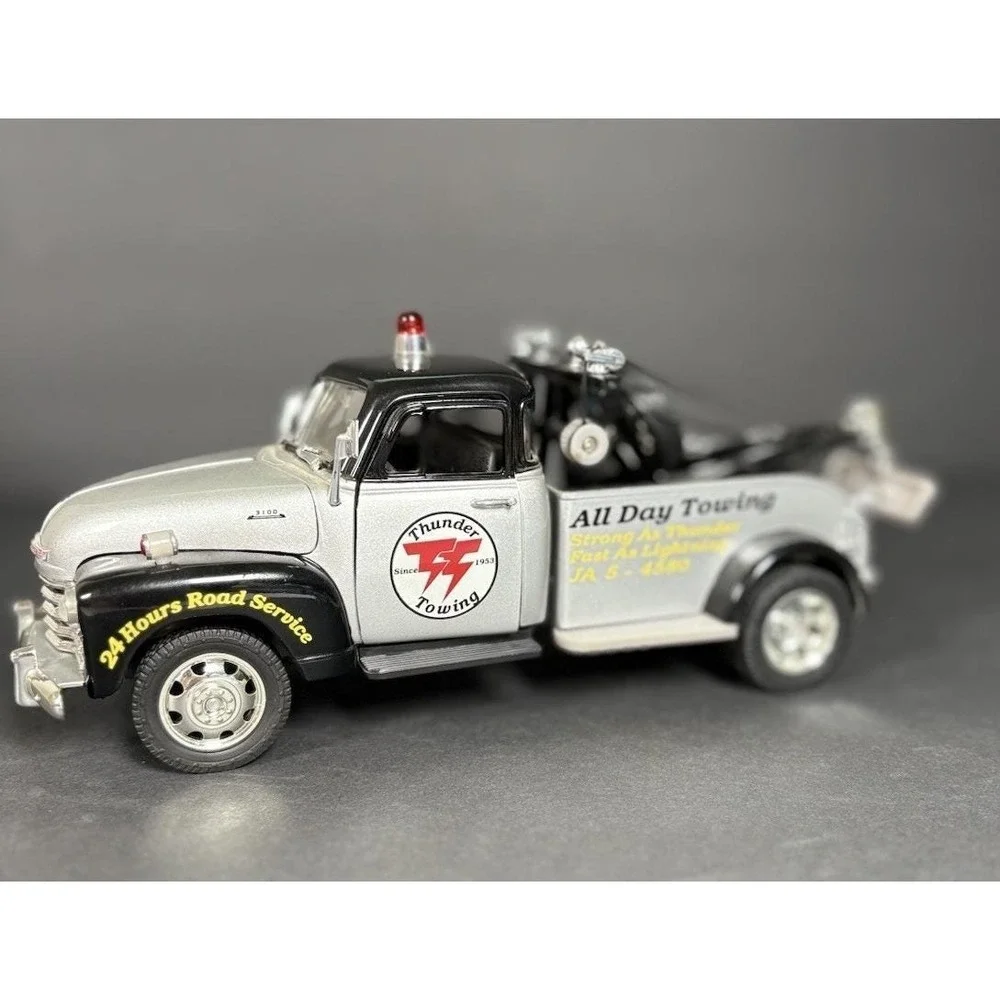 Jada Toys 1953 Chevy Wrecker Tow Truck Thunder Towing 1:24 Diecast No Box
